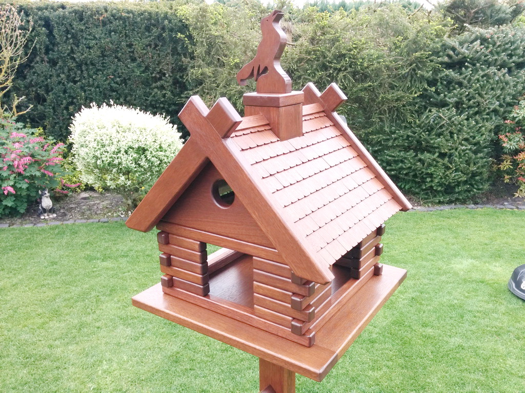 Vogelvilla aus Meranti selber bauen